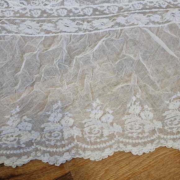 Vintage French Normandy Lace Tablecloth - Picture 7 of 8